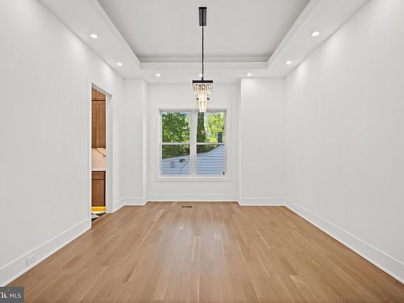 2nd image of 1835 Pimmit Dr