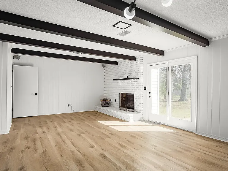 338 Travis Dr — Photo 4