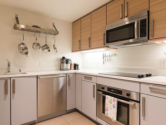 5th image of 555 4th St #100