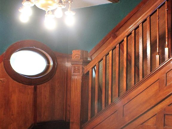 3rd image of 612 Union St