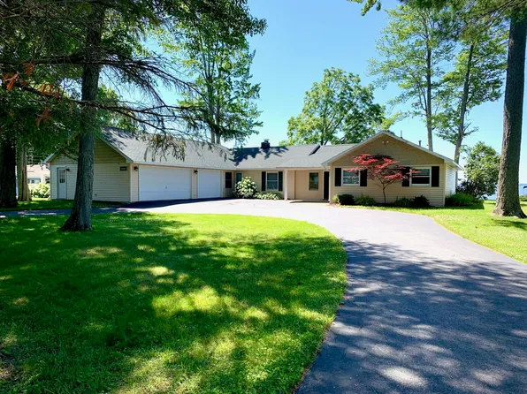 12225 E Houghton Lake Dr, Houghton Lake, MI 48629