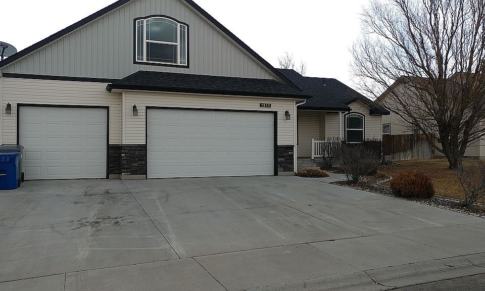 3 Car Garage