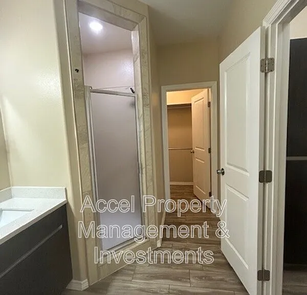1008 W La Pointe Ave #3 — Photo 8