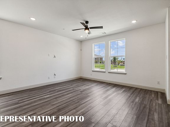 4th image of 1009 Splitrock Dr