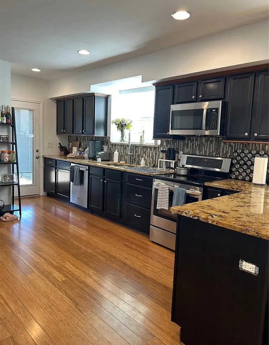 2 bed, 2.5 bath, 1500 sqft, $1,900 — Photo 4