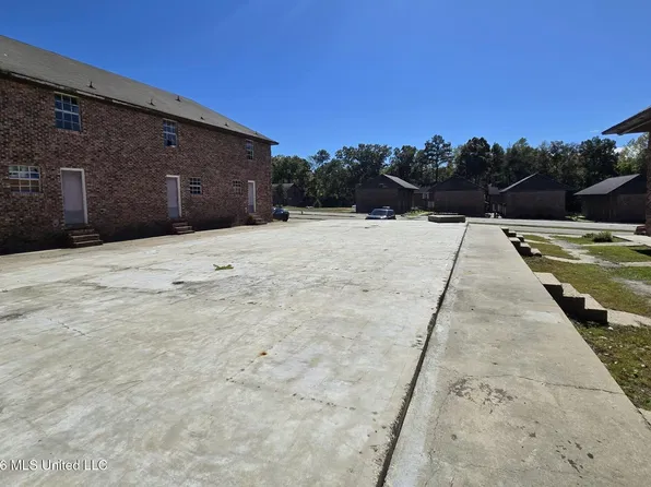 105 Plantation Blvd, Hattiesburg, MS 39402