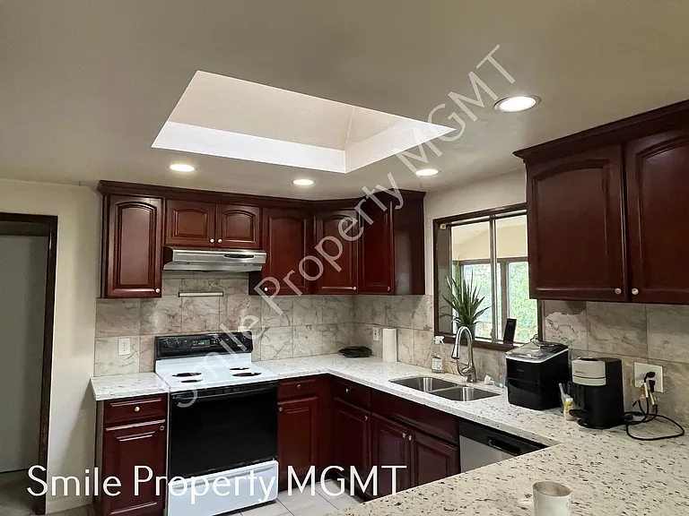 17265 SE Oatfield Rd — Photo 6