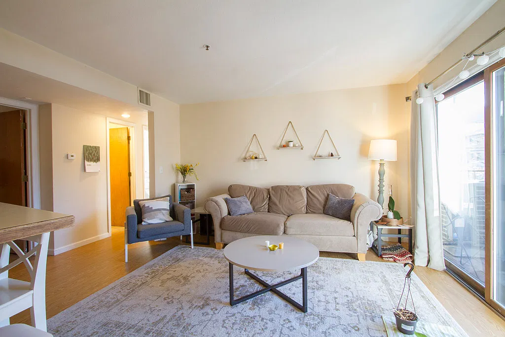 3 bed, 1.5 bath, 900 sqft, $5,500 — Photo 3