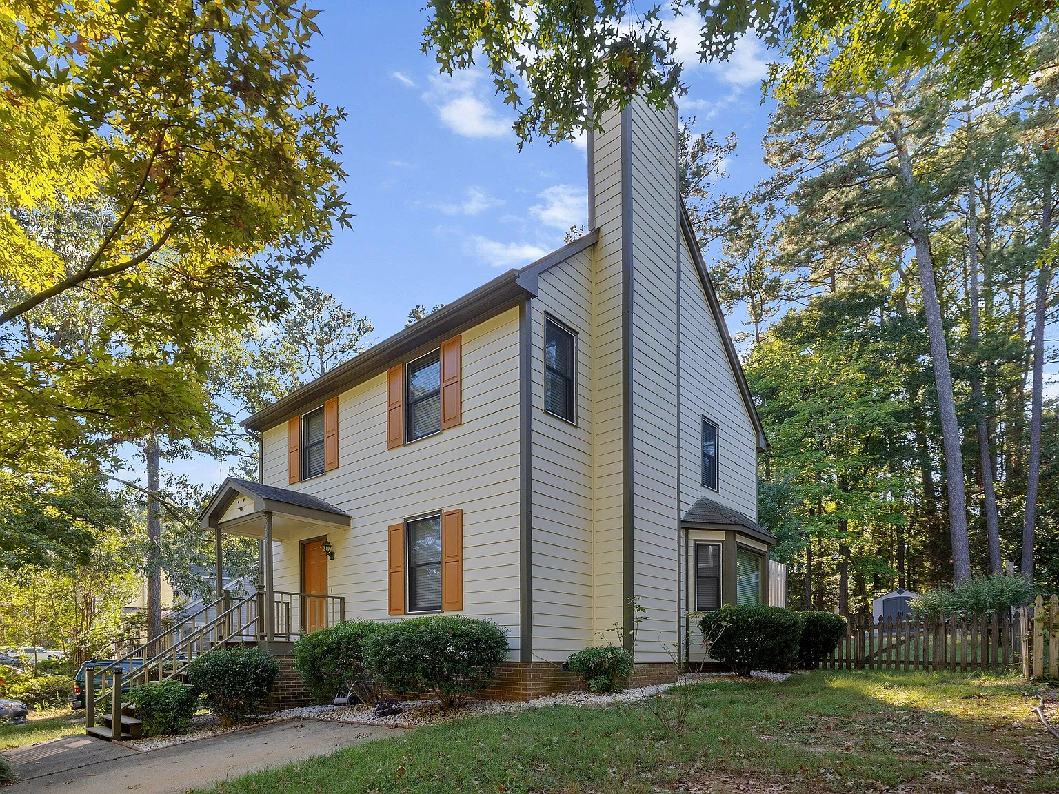 3 bed, 2.5 bath, 1309 sqft, $2,000 — Photo 2