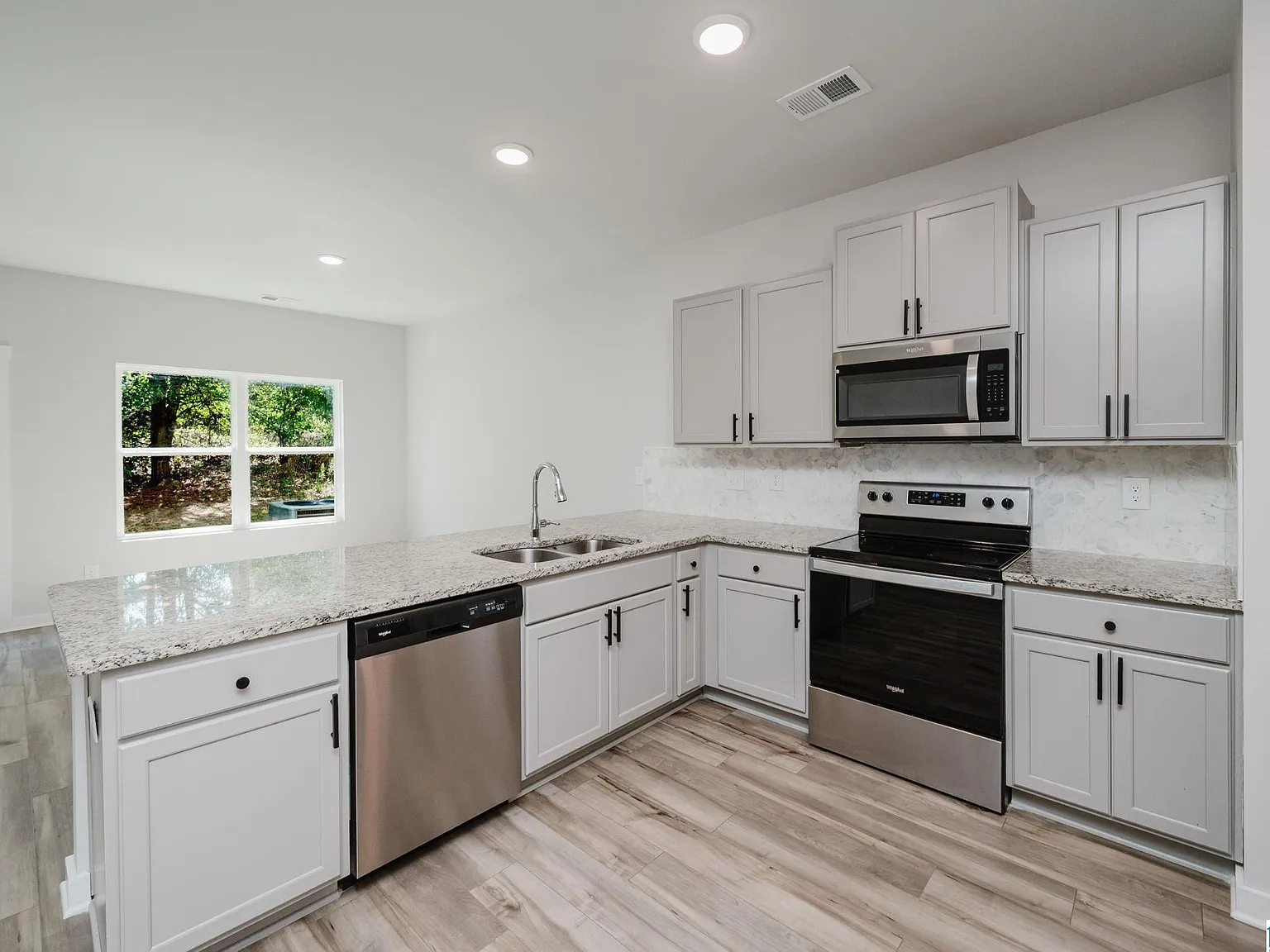 4 bed, 2.5 bath, 2271 sqft, $2,450 — Photo 4