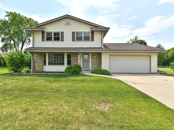 15445 West Kingsway DRIVE, New Berlin, WI 53151