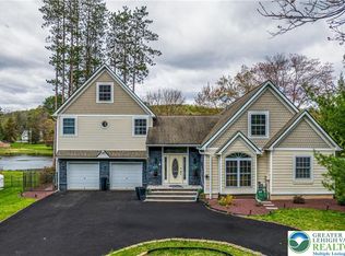 126 Pinewood Dr N, East Stroudsburg, PA 18302