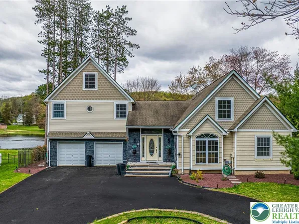 126 Pinewood Dr N, East Stroudsburg, PA 18302