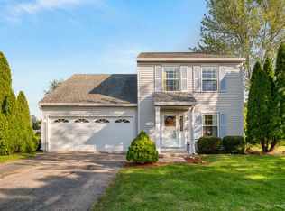 19 Cascade Ct, South Elgin, IL 60177