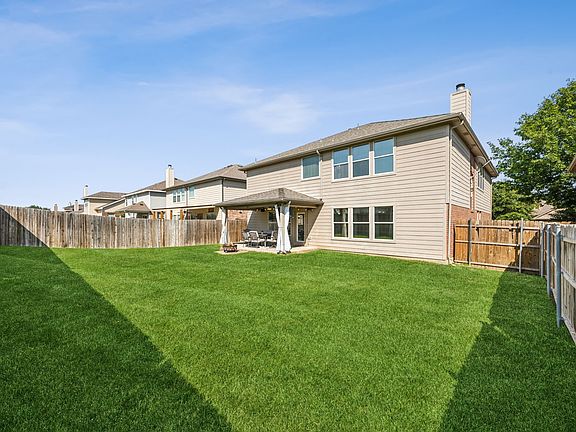 3rd image of 9121 Liberty Crossing Dr