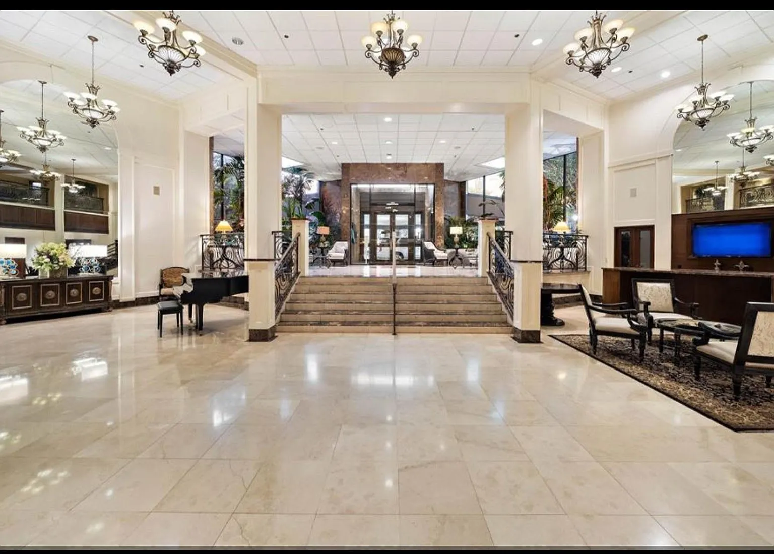 1 bed, 1.0 bath, 776 sqft, $1,300 — Photo 2