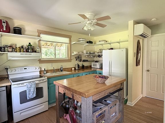 5th image of 10672 Sand Ridge Rd