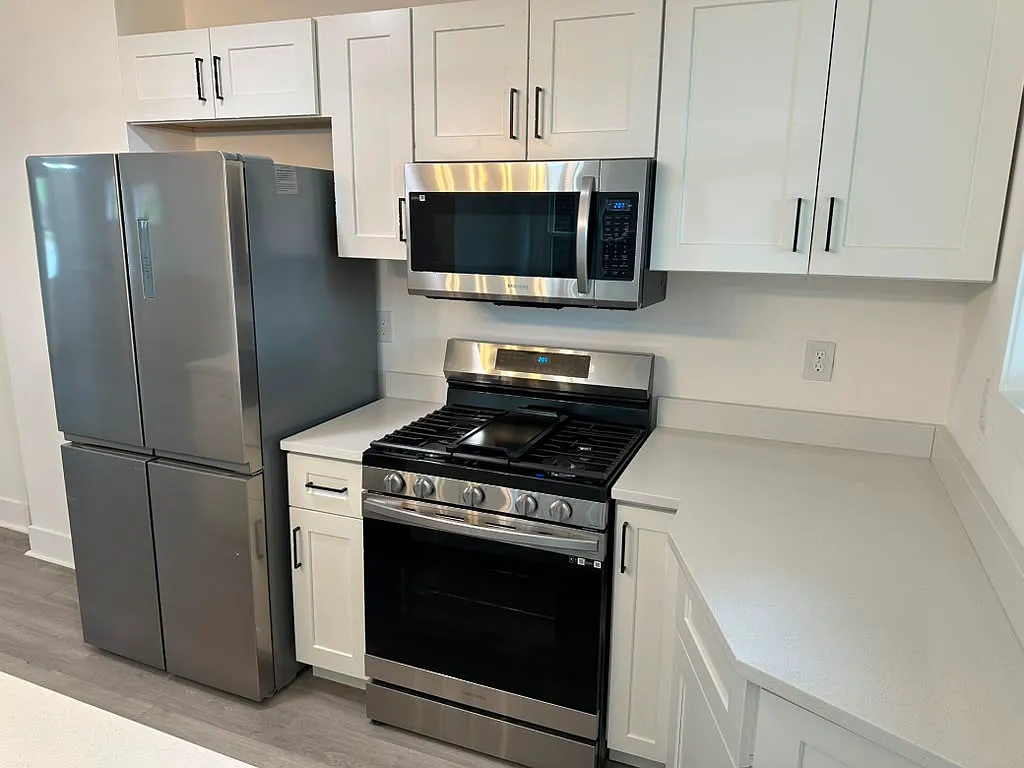 3 bed, 1.5 bath, 1300 sqft, $1,795 — Photo 3