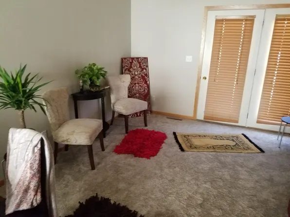 2257 9th St, Coralville, IA 52241