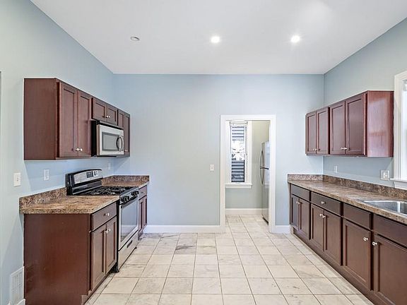 3rd image of 30 Gaston St