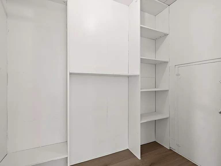 1301 Sloan St — Photo 23