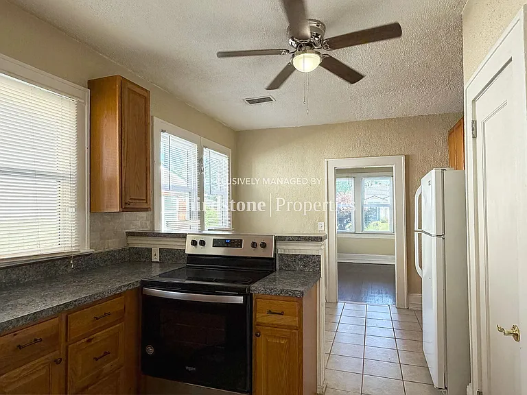 4718 Ramona Blvd — Photo 12