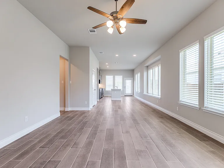 9504 Longhorn Ln — Photo 4