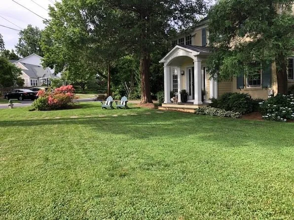 8415 Lynbrook Dr, Bethesda, MD 20814