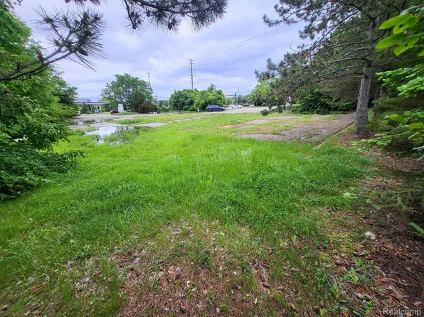 7125 N Lilley Rd, Canton, MI 48187