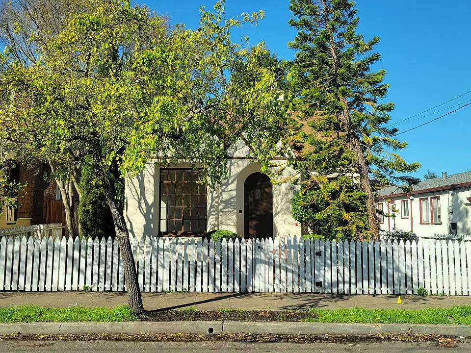 1216 Masonic Ave