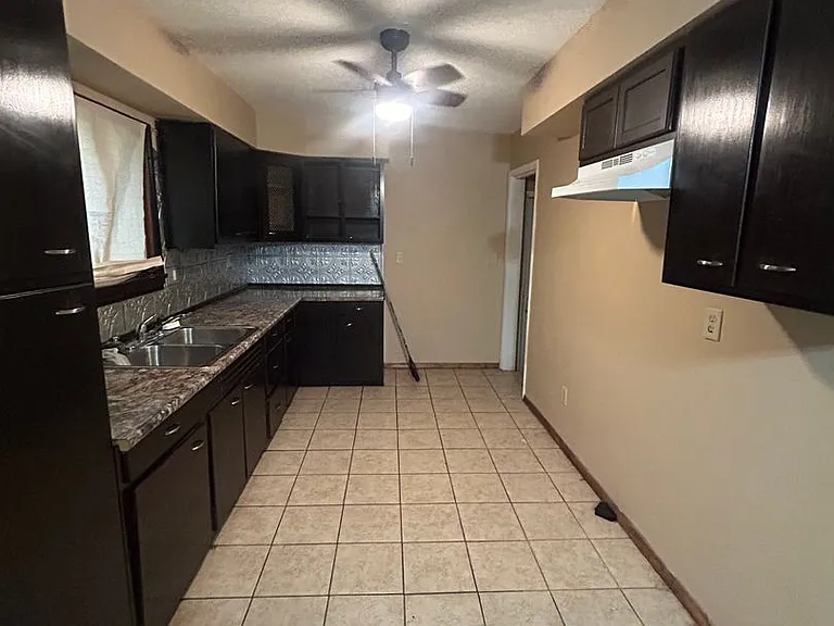 2277 Jennings St — Photo 2