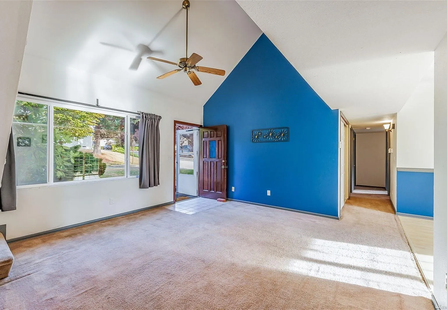 5 bed, 2040 sqft, $3,800 — Photo 3
