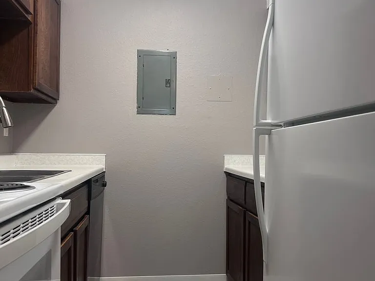 825 E Cavour Ave — Photo 4
