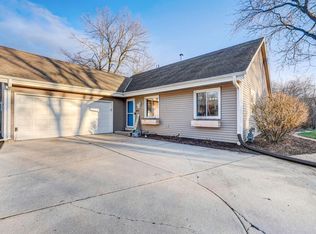 8127 W Winston Way, Franklin, WI 53132