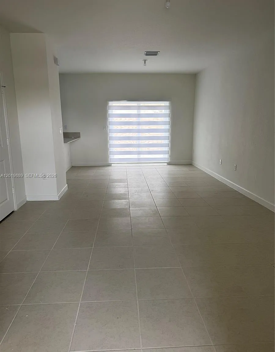 3 bed, 2.5 bath, $2,800 — Photo 4