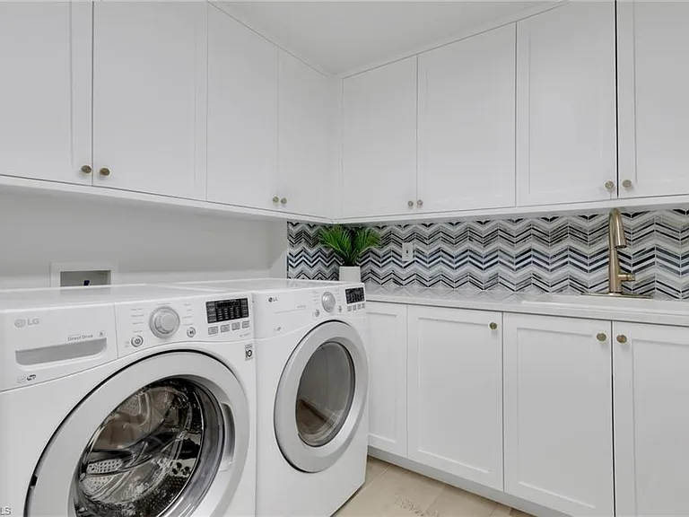 2728 Tiburon Blvd E #302 — Photo 18