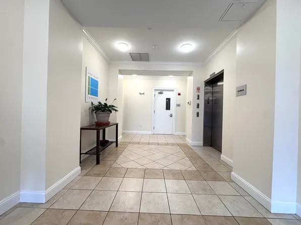 327 Centre St APT 306, Boston, MA 02130