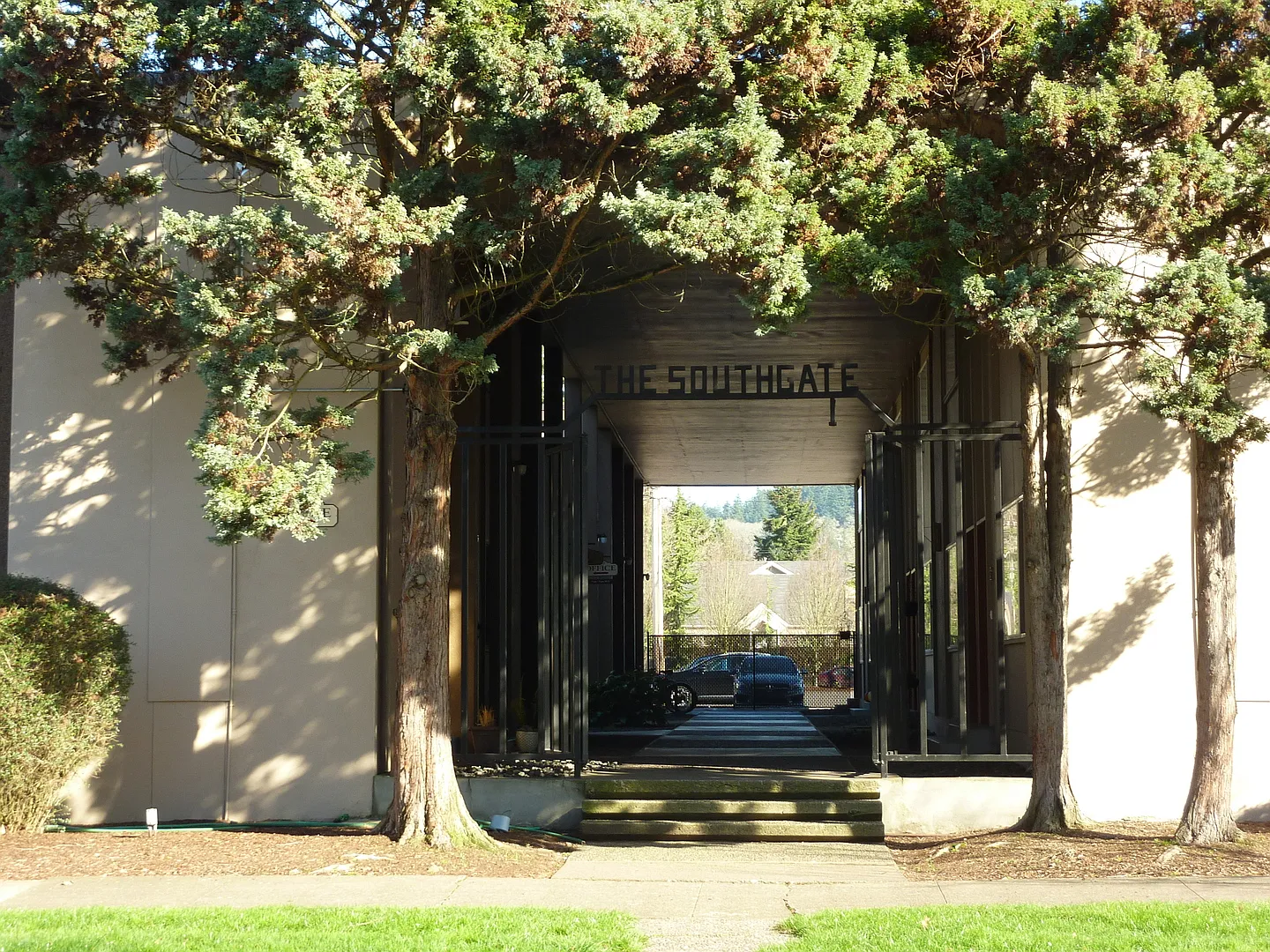 Southgate Apartments — Photo 3