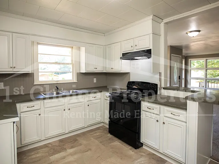 656 Kenwood Dr — Photo 9