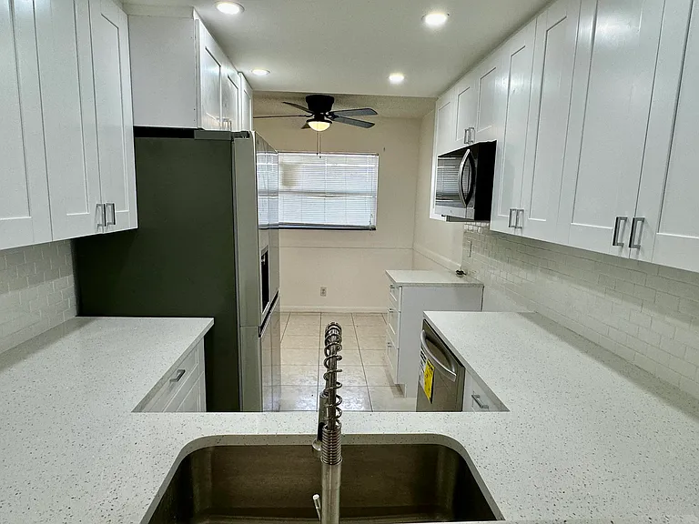23099 Barwood Ln N #109 — Photo 4