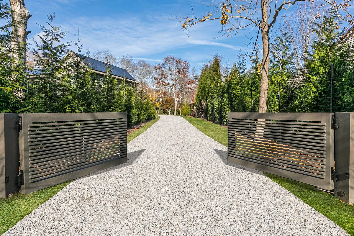 Building Photo - 9 Eileens Path E