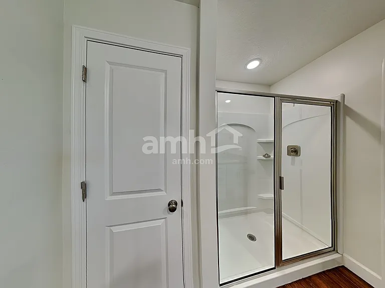1348 E White St — Photo 13