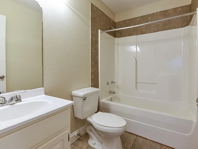 513 Madeleine Ct — Photo 6