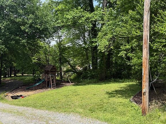 3rd image of 251 Sunshine Valley Rd