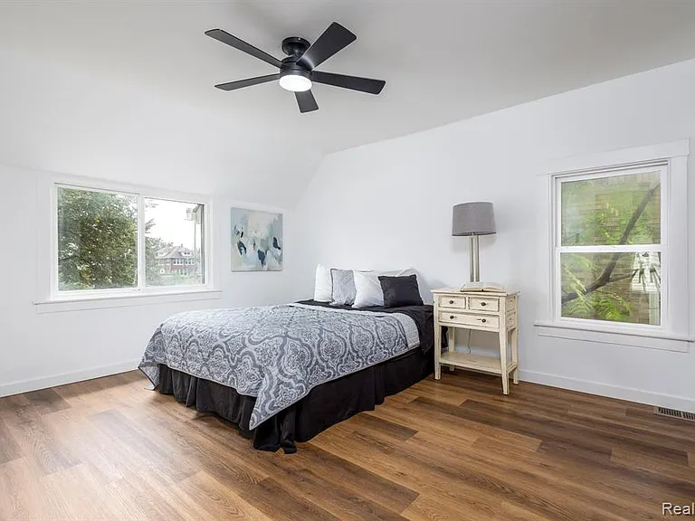 2744 Lawrence St — Photo 19