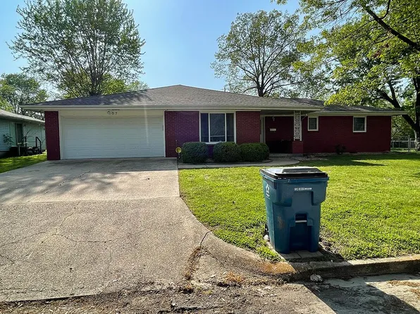 407 Leeds Ave, Eldon, MO 65026