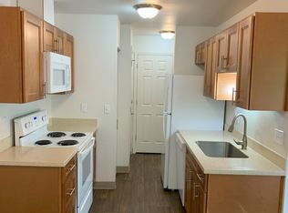 2297 SE Courtney Ave APT 6, Portland, OR 97222