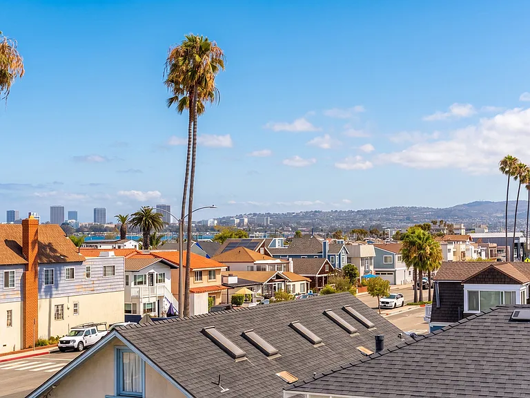 709 W Balboa Blvd — Photo 52