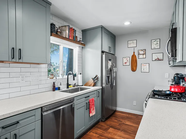 2913 A St #10 — Photo 2