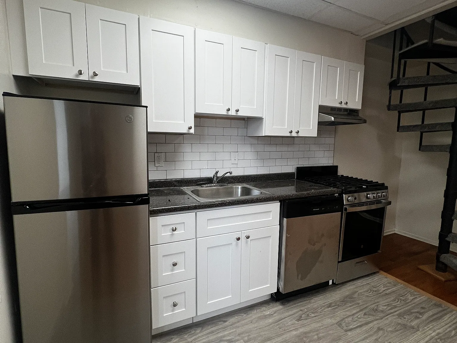 Studio, $1,420 — Photo 2